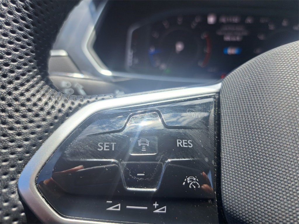 Vehicle image 13 of 28