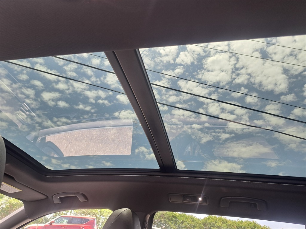 Vehicle image 20 of 28