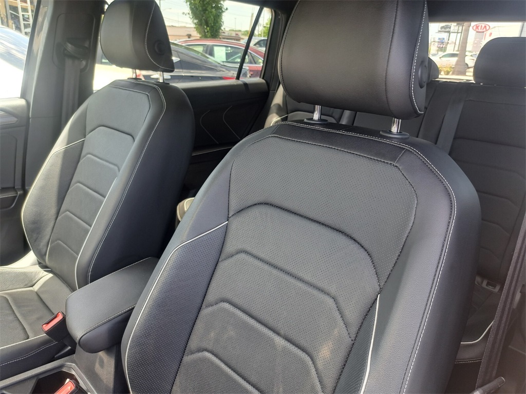Vehicle image 18 of 28