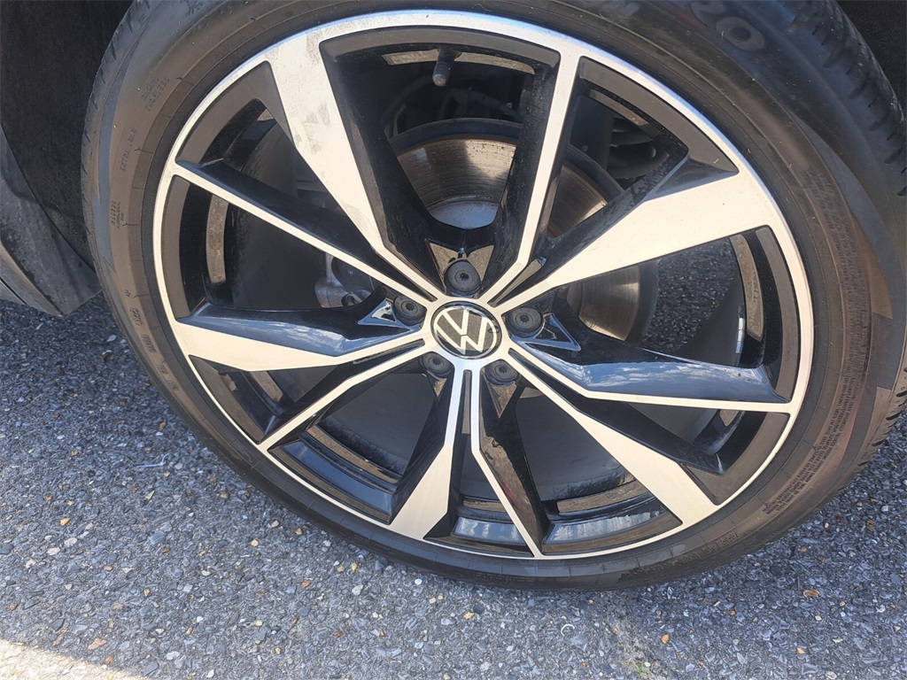 Vehicle image 26 of 28