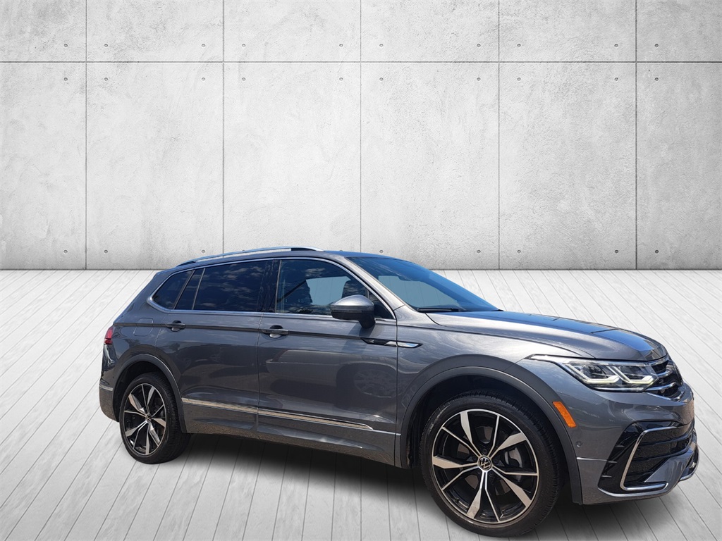 Vehicle image 3 of 28