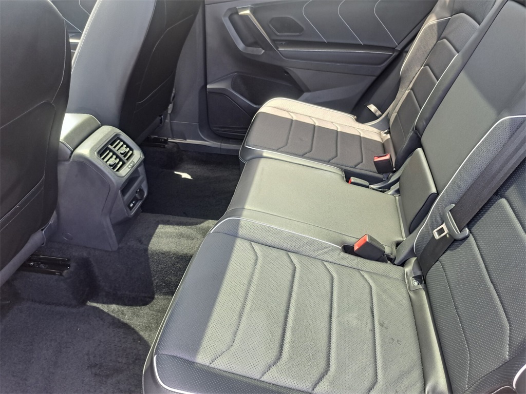 Vehicle image 21 of 28