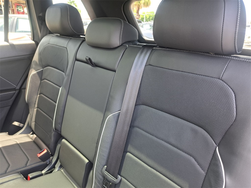 Vehicle image 22 of 28