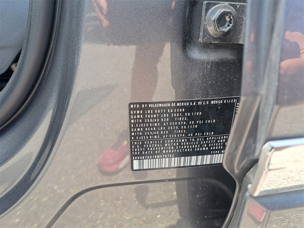 Vehicle image 27 of 28