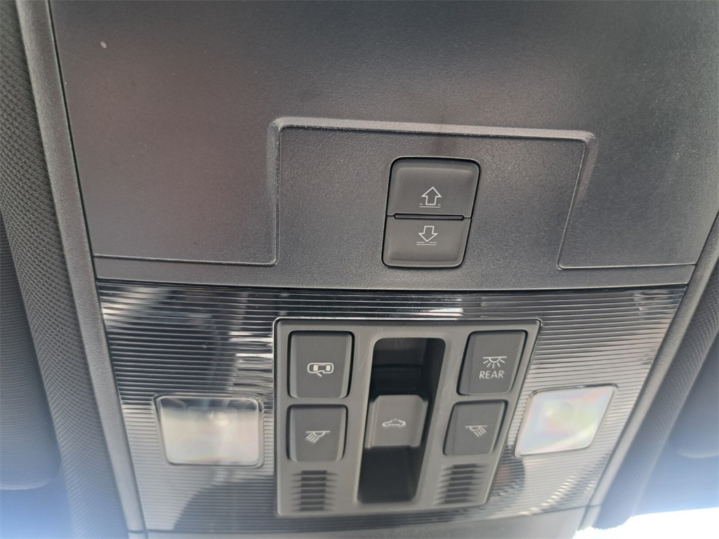 Vehicle image 16 of 28