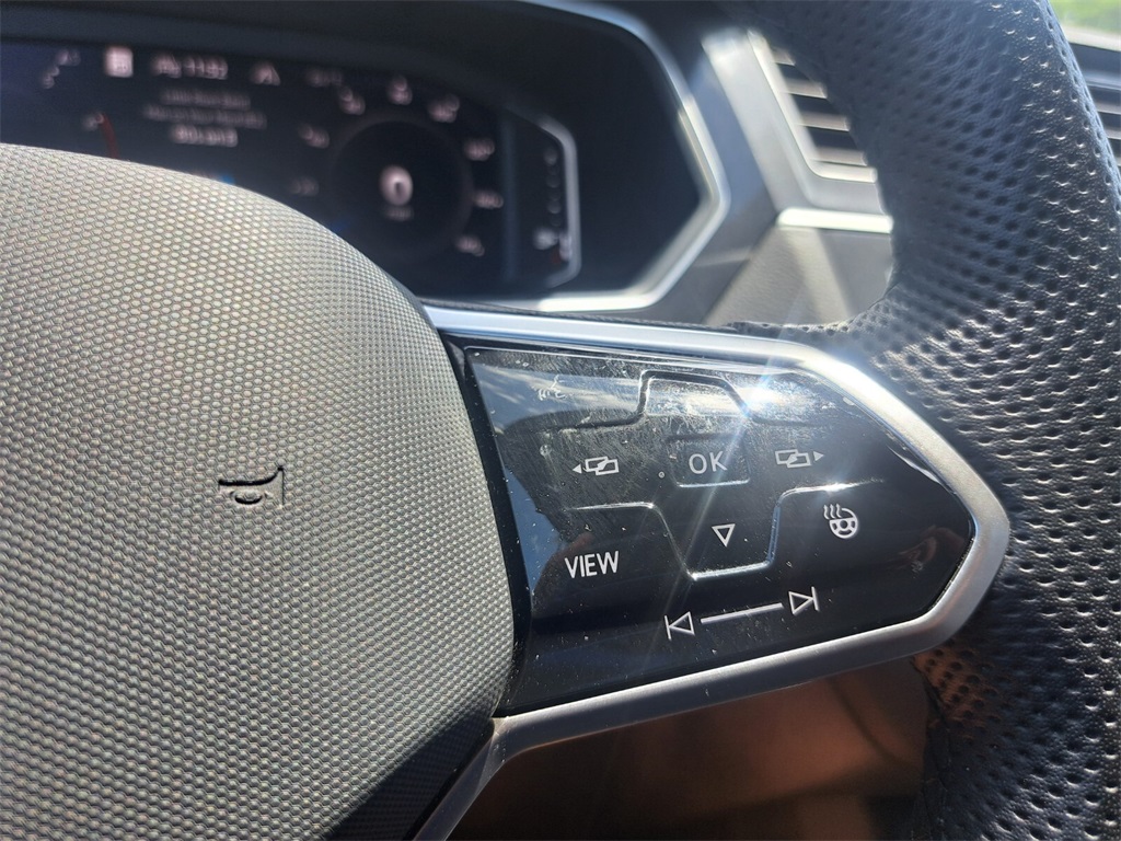 Vehicle image 12 of 28