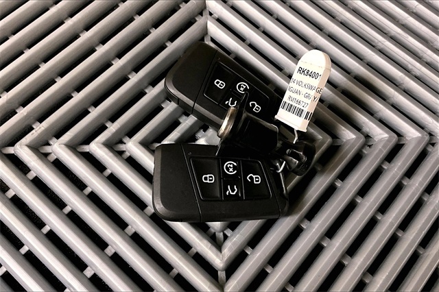 Vehicle image 12 of 44