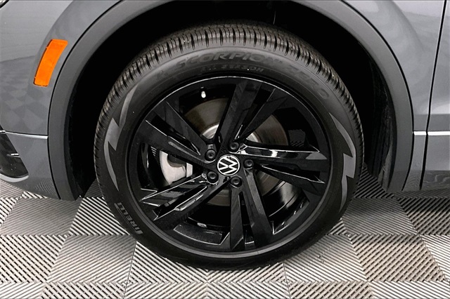 Vehicle image 11 of 44