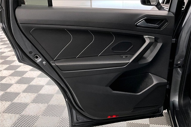 Vehicle image 20 of 44