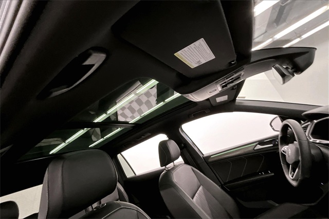 Vehicle image 17 of 44