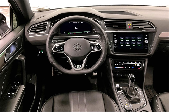 Vehicle image 7 of 44