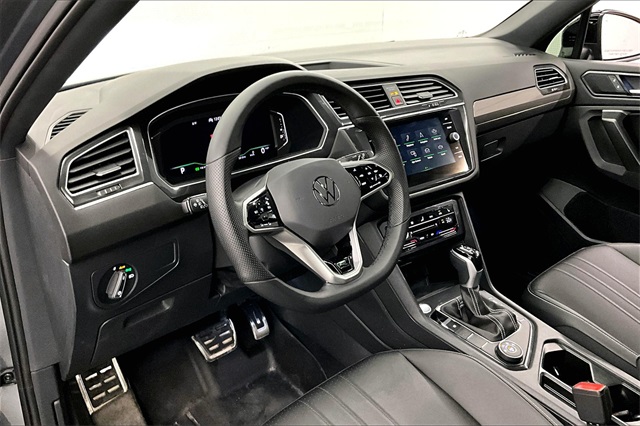 Vehicle image 13 of 44