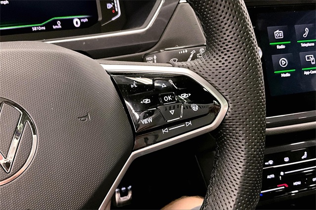 Vehicle image 25 of 44