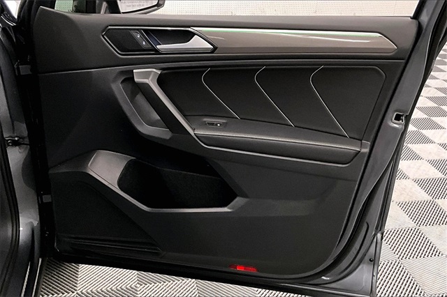 Vehicle image 19 of 44