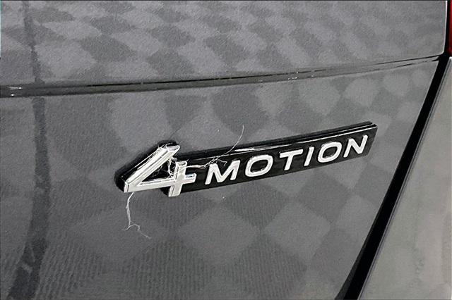 Vehicle image 33 of 44