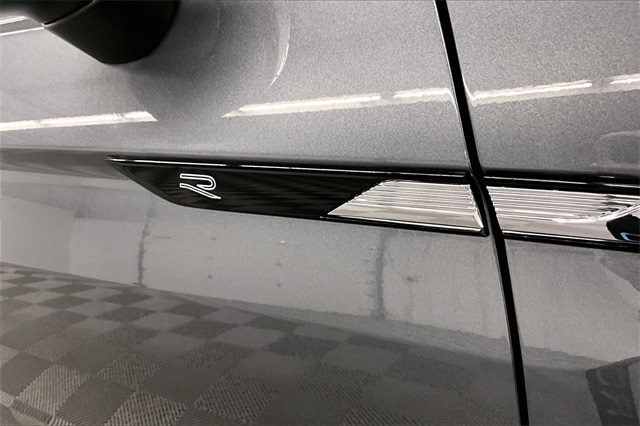Vehicle image 10 of 44