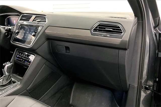 Vehicle image 16 of 44