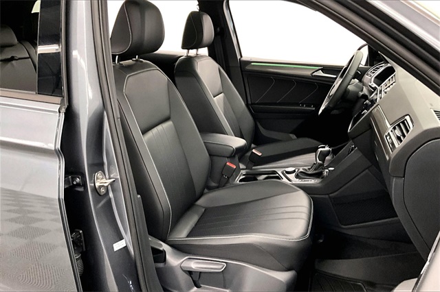 Vehicle image 9 of 44