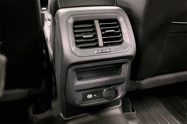 Vehicle image 29 of 44