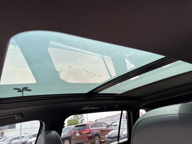 Vehicle image 18 of 32