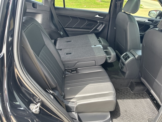 Vehicle image 24 of 32