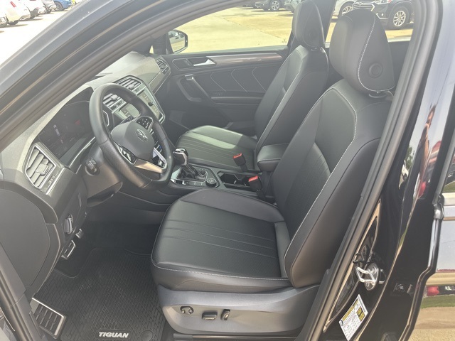 Vehicle image 9 of 32