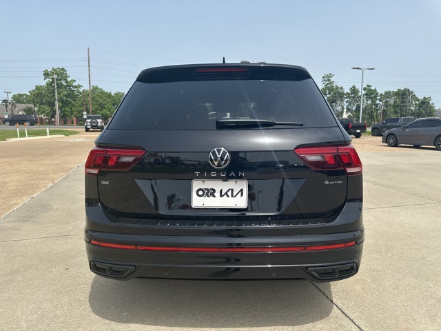 Vehicle image 4 of 32