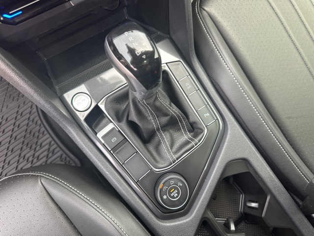 Vehicle image 16 of 32