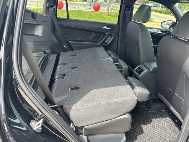 Vehicle image 26 of 32