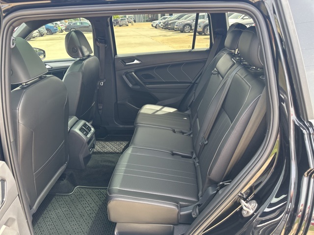 Vehicle image 19 of 32