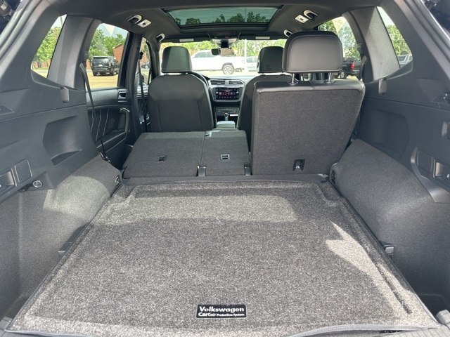 Vehicle image 23 of 32
