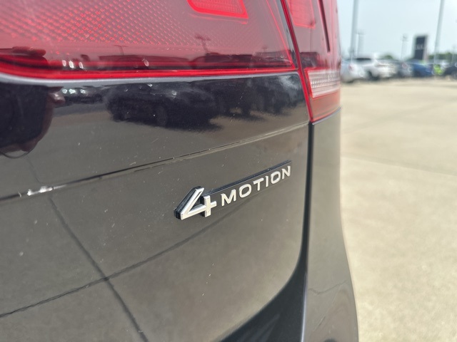 Vehicle image 7 of 32