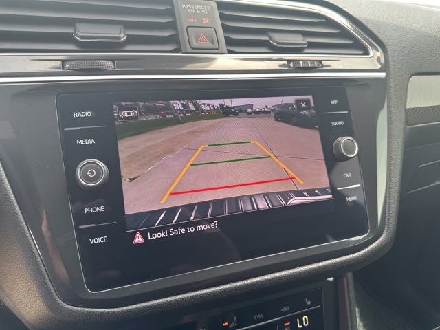 Vehicle image 17 of 32