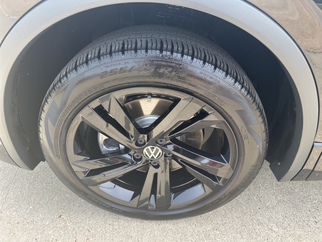 Vehicle image 5 of 32
