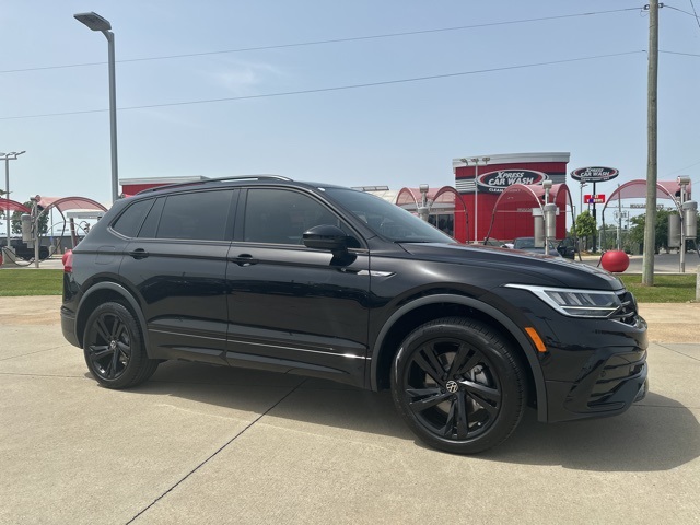 Vehicle image 3 of 32