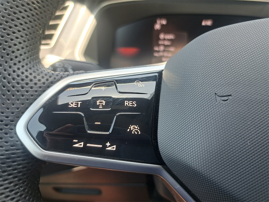 Vehicle image 14 of 29