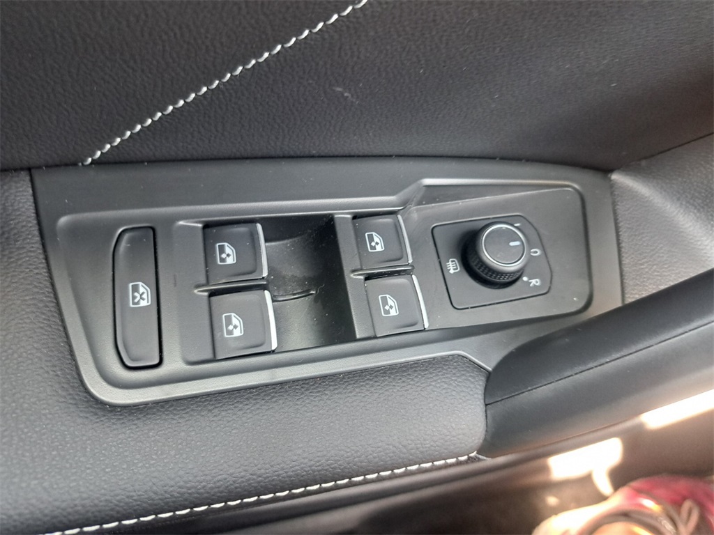 Vehicle image 16 of 29