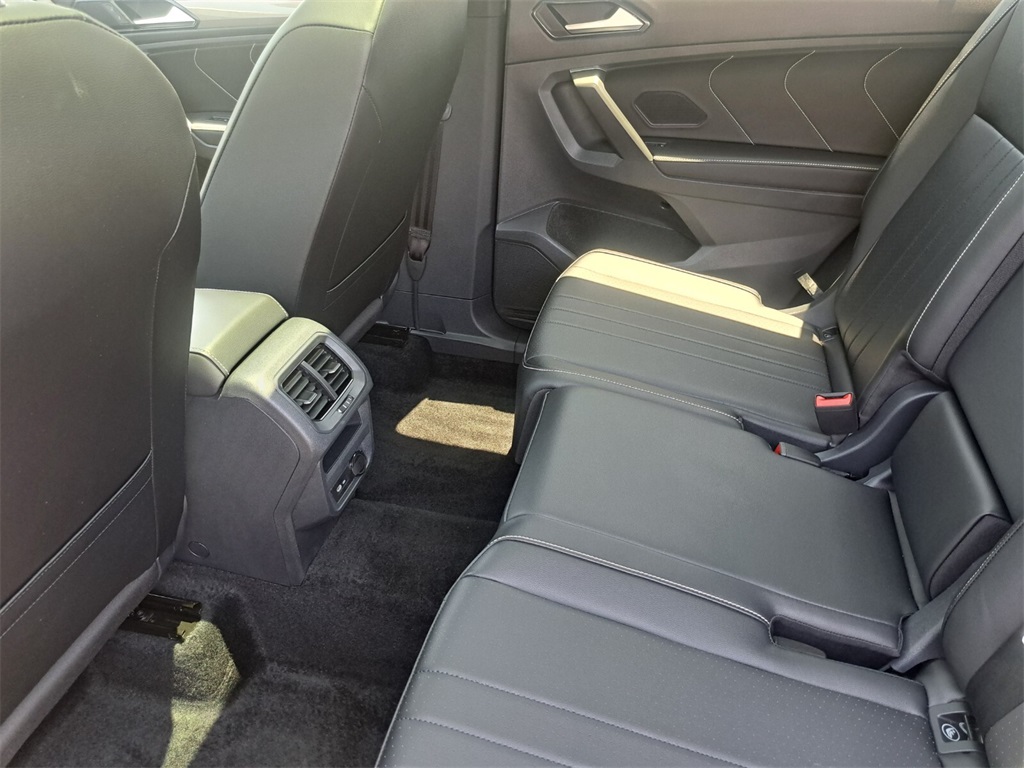 Vehicle image 21 of 29