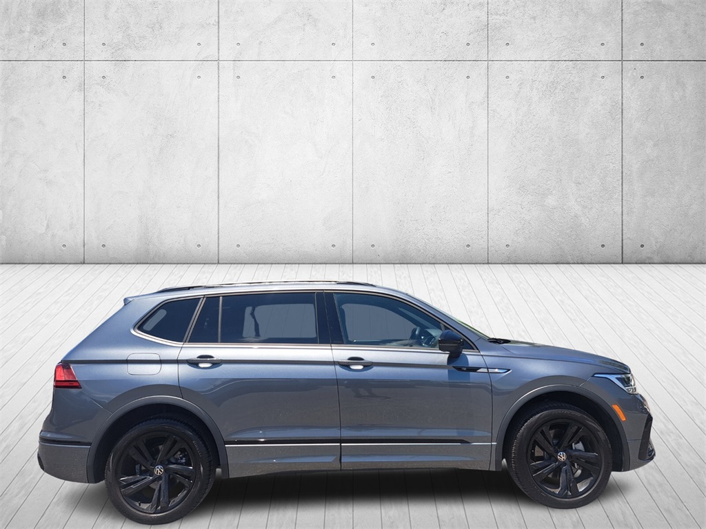 Vehicle image 4 of 29