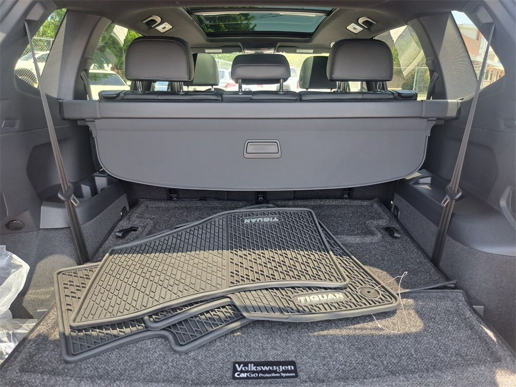 Vehicle image 25 of 29