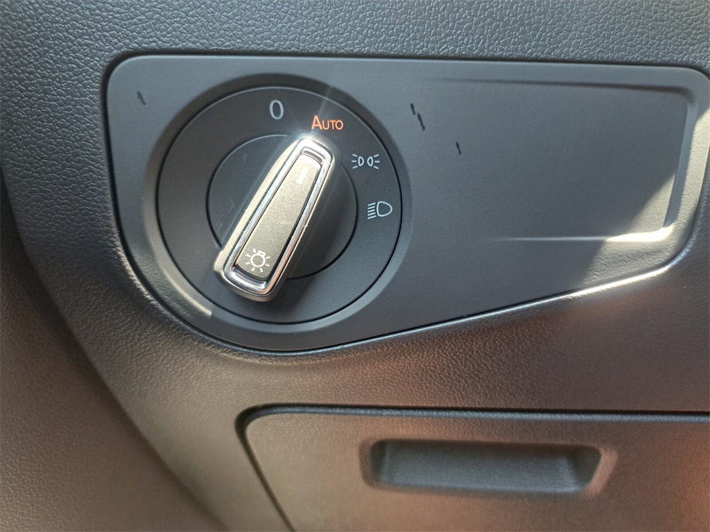 Vehicle image 15 of 29