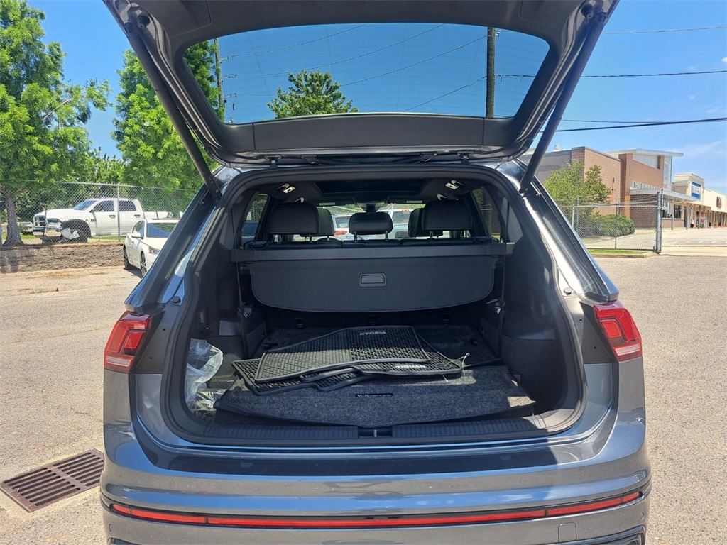 Vehicle image 24 of 29