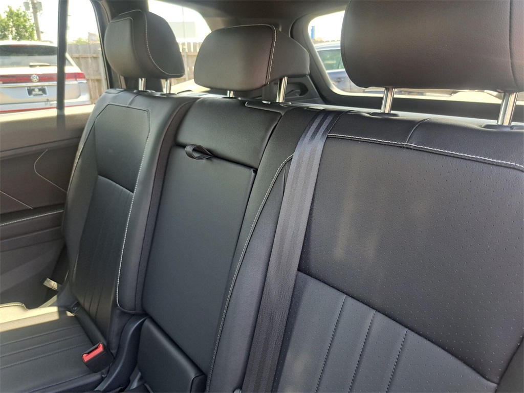 Vehicle image 22 of 29