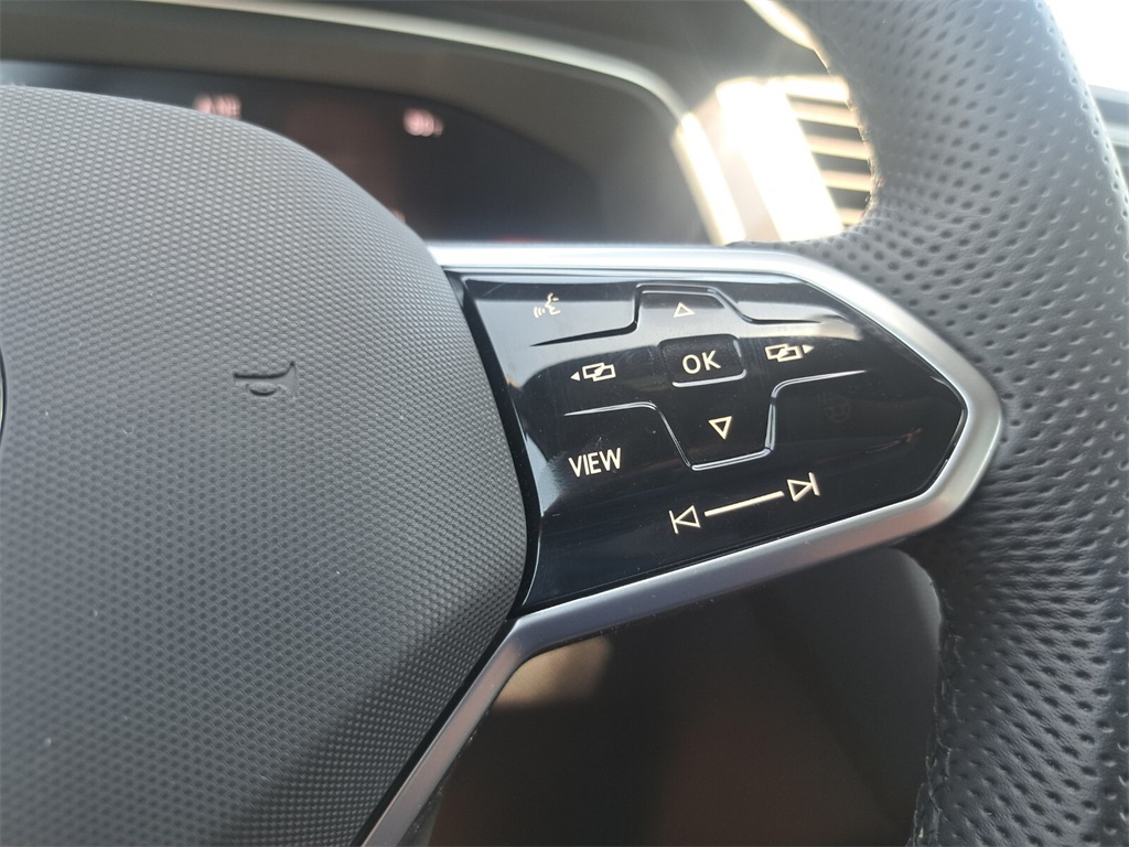 Vehicle image 13 of 29