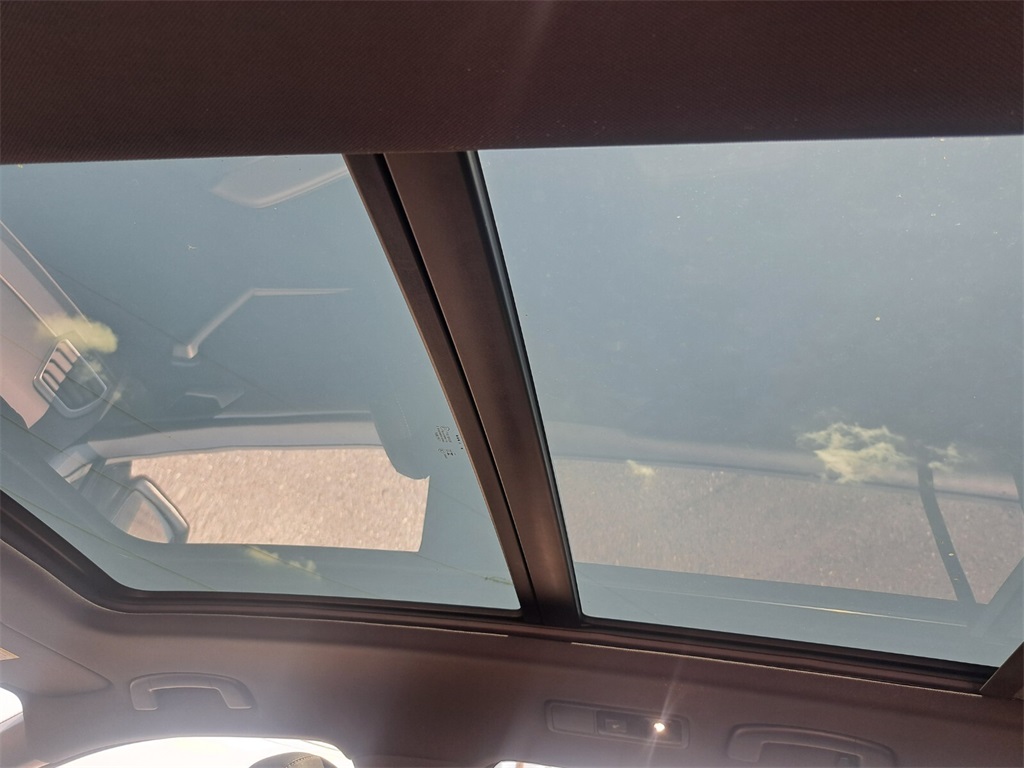 Vehicle image 23 of 29