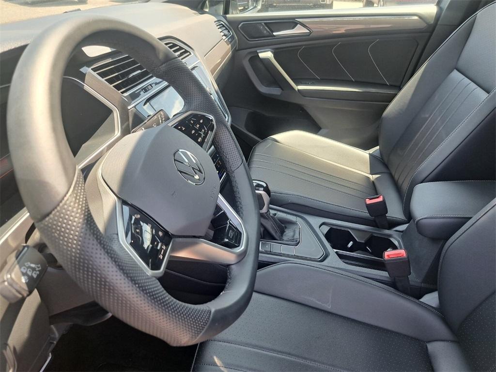 Vehicle image 18 of 29