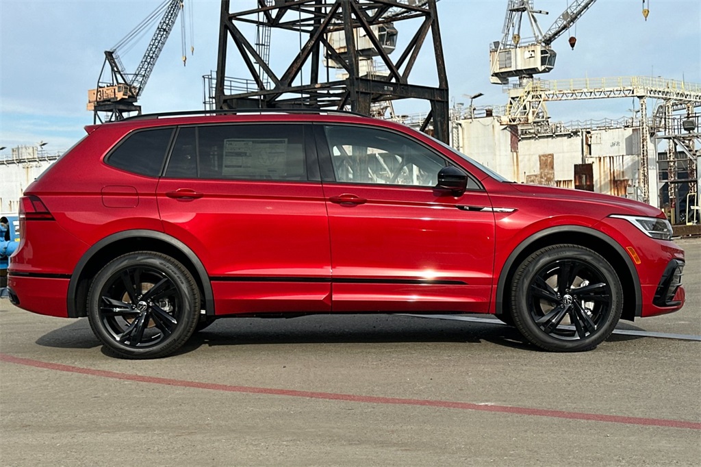 Vehicle image 4 of 24