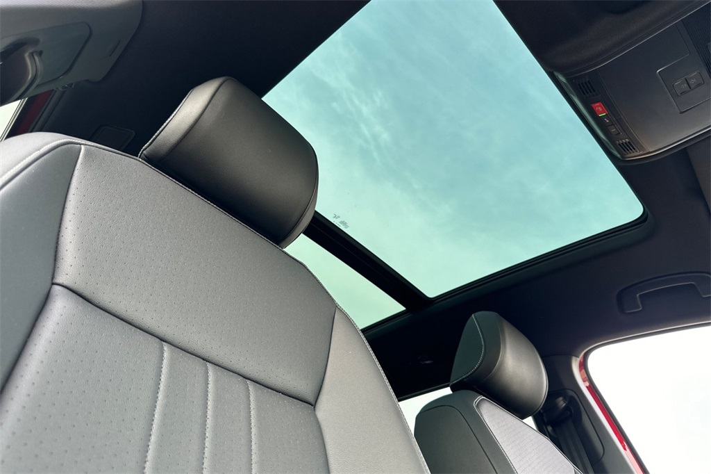 Vehicle image 9 of 24