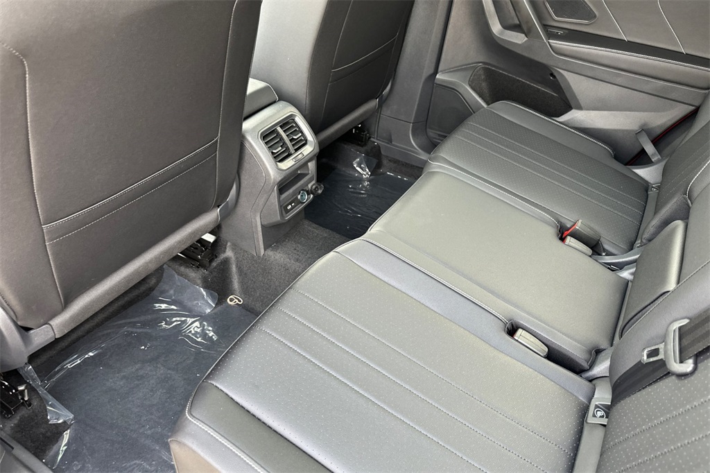 Vehicle image 19 of 24