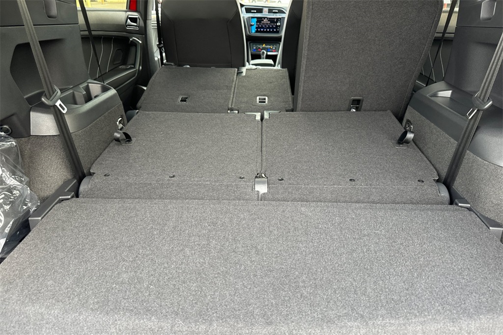 Vehicle image 7 of 24